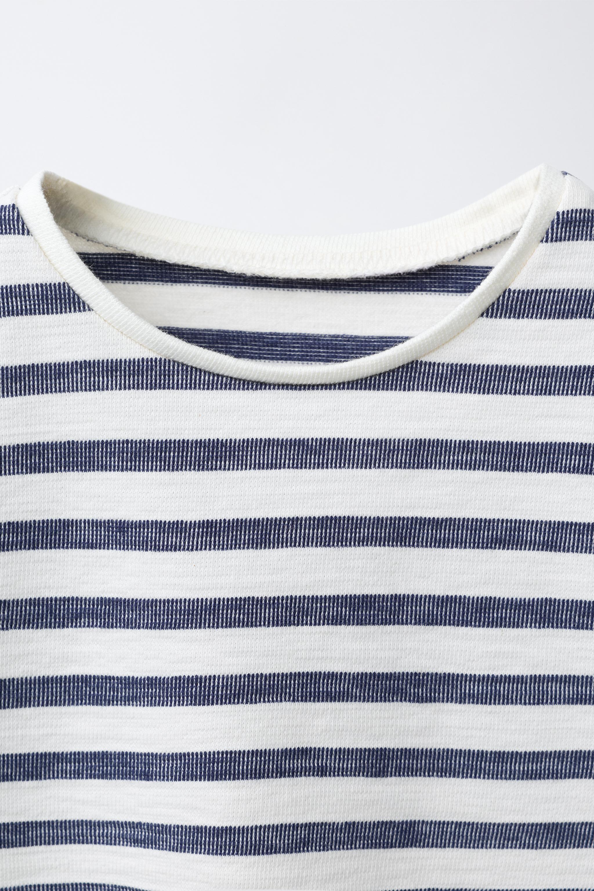 T-SHIRT À RAYURES TISSÉES ET VOLANT ONDULÉ